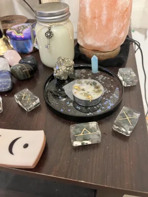 I am a master psychic. Here to give you a clear mind so that you can go forward in all directions.