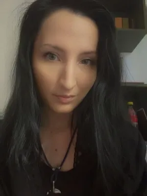 Honest tarot and astrology readings, clarity, not fear