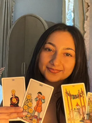 Esme Taylor love adviser